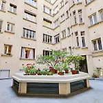 Bright Getaway Near Montparnasse