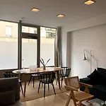 Modern Parisian Flat In Montparnasse Area