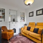 Charming Flat In Old Paris