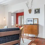 Montmartre, Patio! Sacre-Coeur! Stylish Duplex!