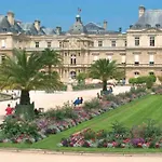 Spacious And Convenient 2 Bedroom Flat In Paris Centre