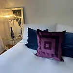 Luxury Apartment With A View Of The Eiffel Tower