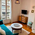 Lovely Renovated 1 Bedroom Apartment In Montmartre
