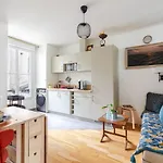 Charmant Studio Cosy Au Coeur Du Village Ramey Montmartre Metro 12