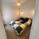 Cozy & Luxury In Heart Of Marais