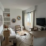Cozy Modern Apartment - Paris