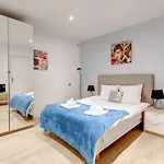 Bluestay 200 - Superb Apartment