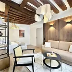 Unique Studio Near Notre-Dame