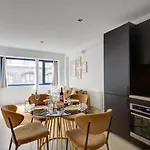 Bluestay 123 - Superb Apartment In Paris