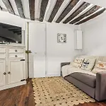 Studio Herold - Place De Victoires By B\'Your Home