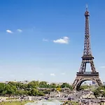 Au Coeur Des Champs Elysees
