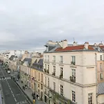 Bright Apartment With Balcony Paris