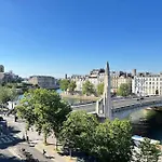 Luxurious 2 Bedrooms-View Seine River-Paris Center