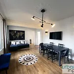 Urban Flat 99 - Spacious 6 Bdr Apartment In Paris