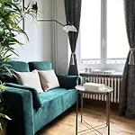 Beautiful Retreat In Paris