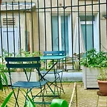 Charming Apartment With Private Garden In Cadix