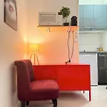 Charming Apartment With Private Garden In Cadix