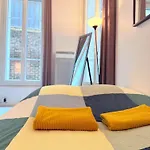 Charming Apartment With Private Garden In Cadix