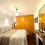 Charming Flat In Old Paris