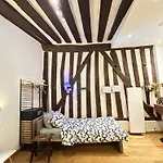 St Paul Marais Flat Ground Floor