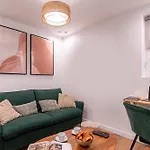 New - Designer Flat For 4 Pp