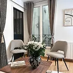 Welcoming Apartment Near The Louvre