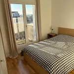 Sur Les Toits De Paris