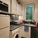 Buttes Chaumont Apartement