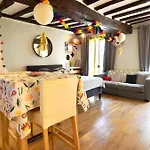 01 Grand Studio At Rambuteau