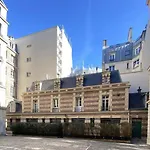 Beautiful Apartment With Terrace In Paris 8