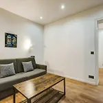 Cozy And Modern Next To Sacre-Coeur