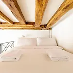 Stylish Parisian Flat In The Marais - Saint-Paul