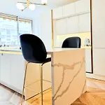 Luxury Flat With Balcony Near Arc De Triomphe