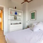 Notre-Dame Stunning 2 Bedroom Air Conditioned Flat