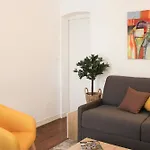 Comfort And Charm In The Heart Of Paris 9