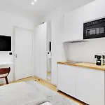 Pretty Studio In Paris