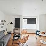 Appartement Spacieux Et Lumineux Dans Le 15 Arrondissement