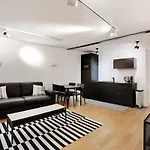 Le Marais - Upper Class Suites