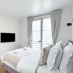 Luxembourg Garden Family Flat Delight
