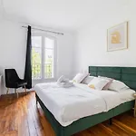 Appartement Service 2 Pieces Au Coeur Du 19E - 4P