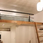 Charming Studio Of 15 M2 In The 10Th