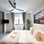 Elegant Escape Near Arc De Triomphe