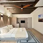 Elegant Studio Steps Away From Iconic Landmarks