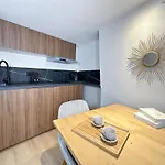 Stylish Duplex In Front Of Buttes-Chaumont