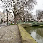 Cosy Apartment With 270 Degrees View On Paris Streets