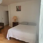Appartement Proche Du Moulin Rouge Et De La Gare Saint Lazare Et Des Grands Magasins Galeries Lafayette