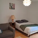 Appartement Proche Du Moulin Rouge Et De La Gare Saint Lazare Et Des Grands Magasins Galeries Lafayette