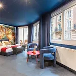 Arc De Triomphe Romantic Suite Jacuzzi Saphir