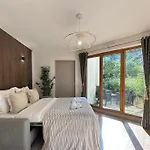 Studio With Terrace In Porte De Versailles