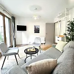 Studio With Terrace In Porte De Versailles